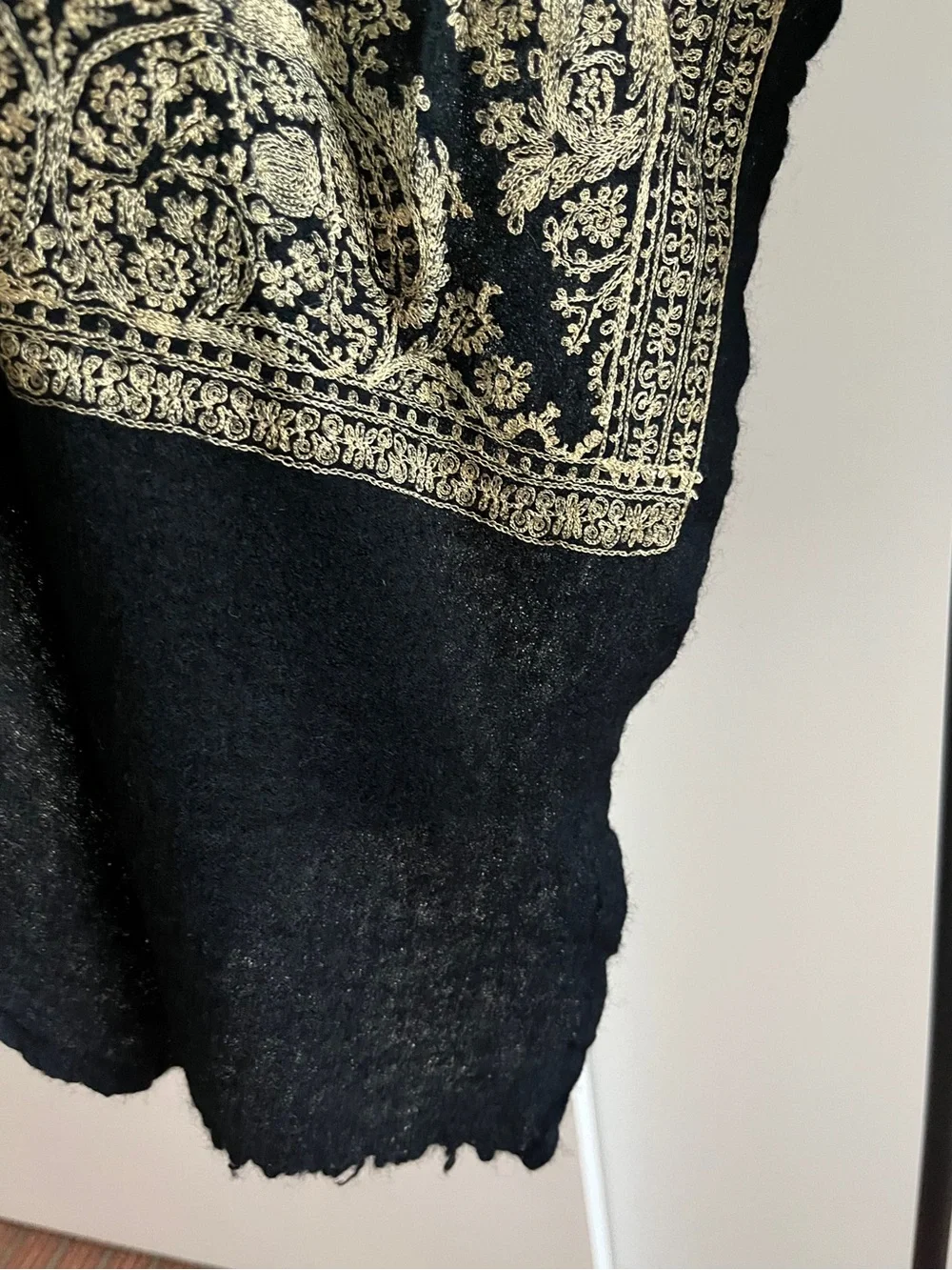Stunning Kashmir 100% Wool Shawl Stole Black w Gold Silk Thread Full Embroidery